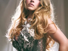 sydney sweeney silver dress